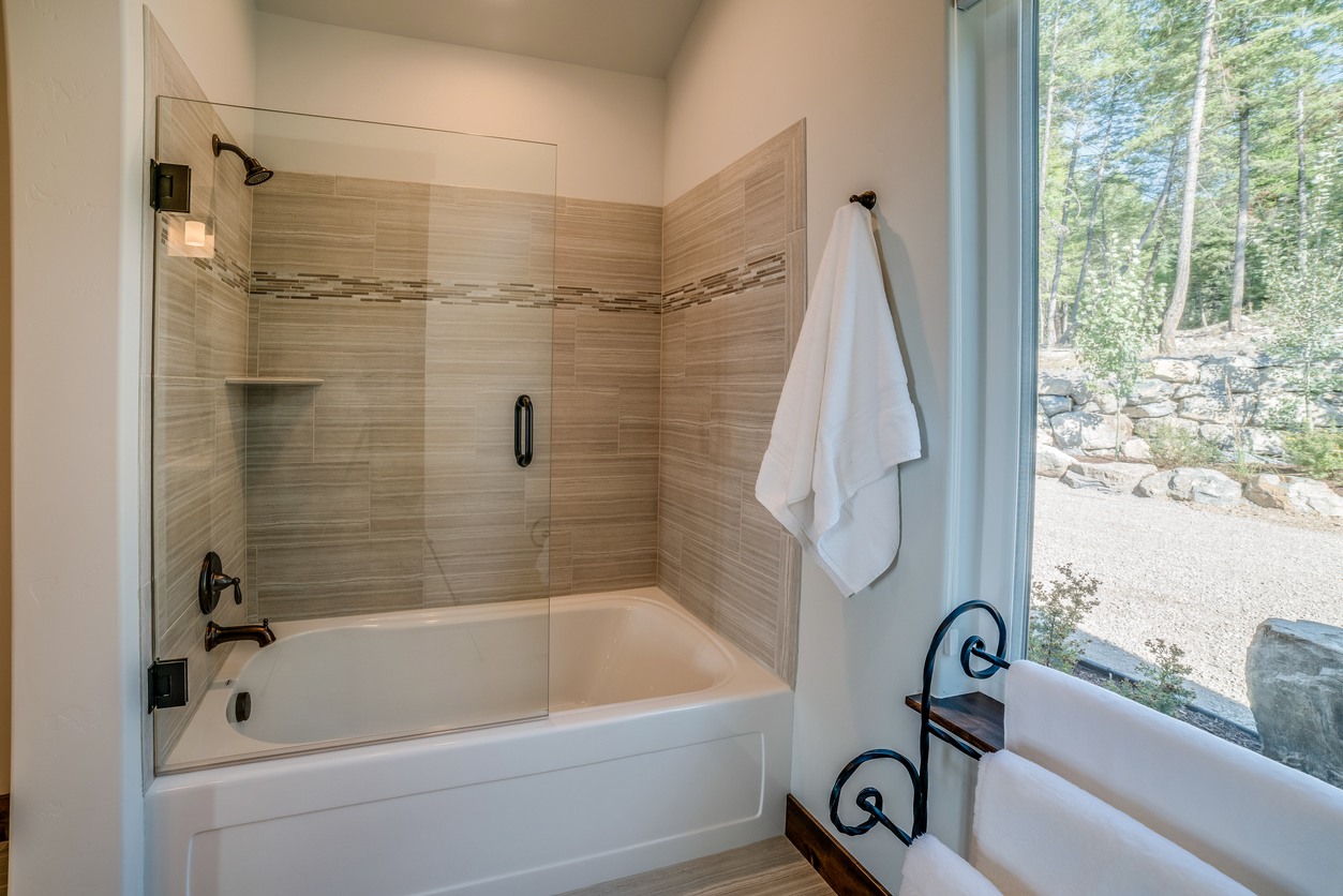 Shower & Tub Repair in Chenoweth